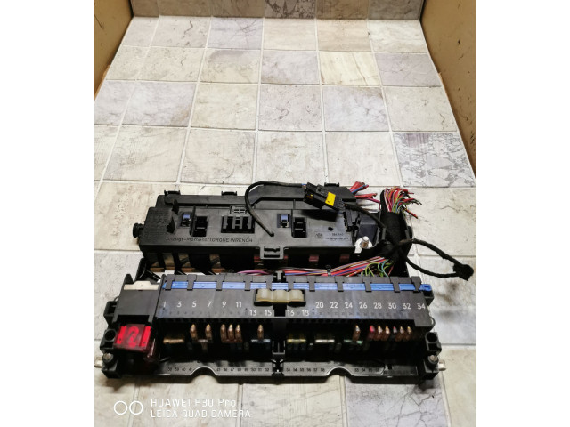 Блок предохранителей  8364530   BMW 3 E46    