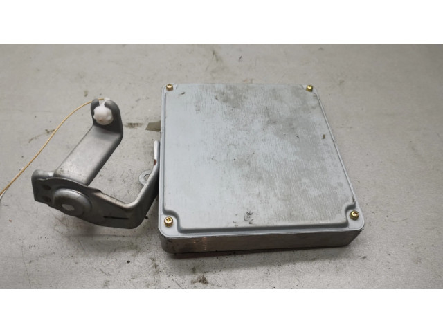 Řídící jednotka 8966105420   Toyota Avensis T220 2001