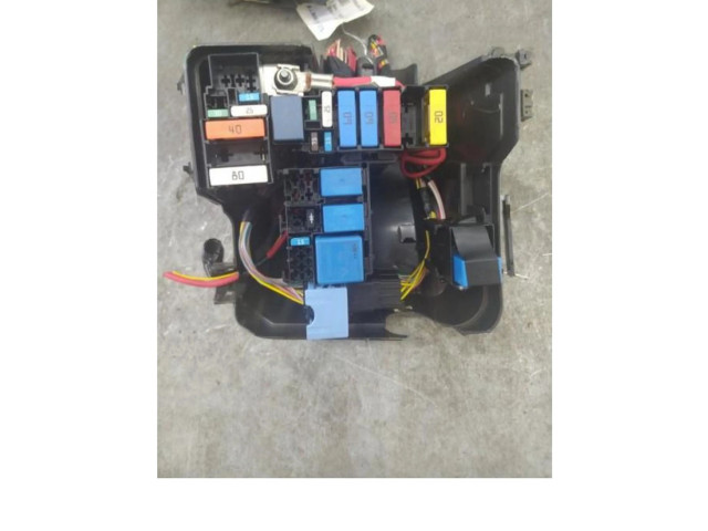 Блок предохранителей 681037125R Dacia Sandero