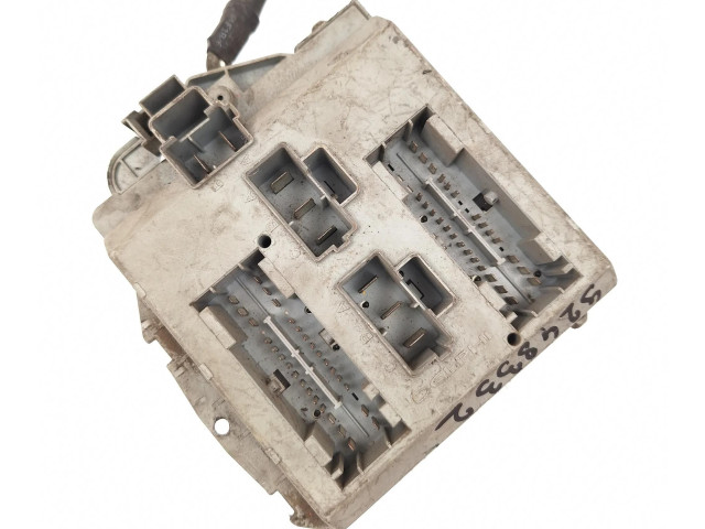 Блок предохранителей 46809993, 46520429 Fiat Albea