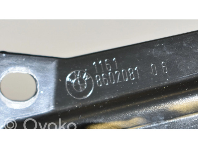 Другая деталь отсека двигателя