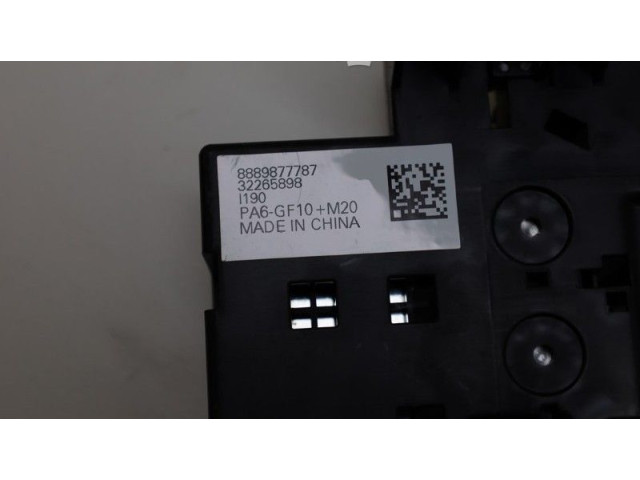 Блок предохранителей 8889877787, 32265898 Lynk & co 01