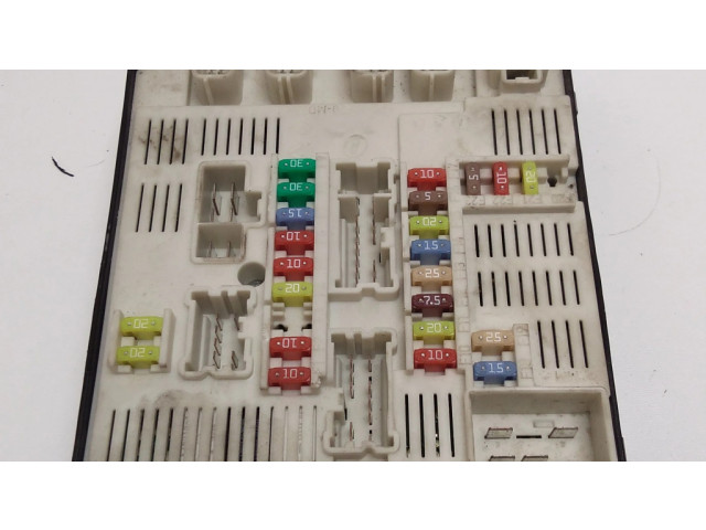 Pojistková skříňka 284B61871R Renault Megane III 2010