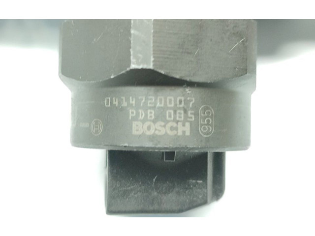 Vstřikovač 038130073F Audi A4 S4 B5 8D pro benzínový motor 2.8 AJM