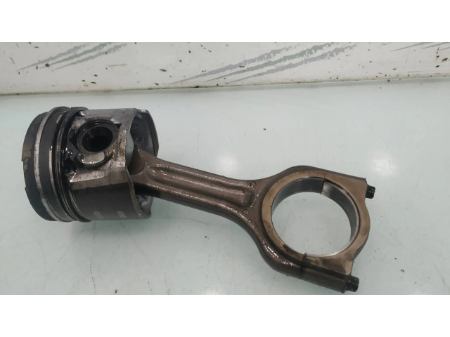 Píst Citroen C4 I pro naftový motor 1.6