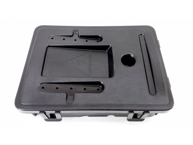 Другая деталь отсека двигателя