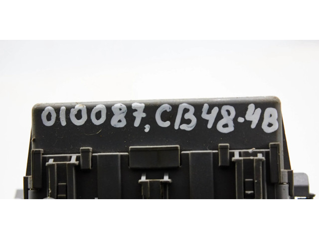 Pojistková skříňka snbg810 Honda Civic 2008