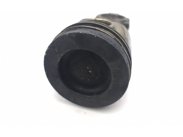  Поршень с шатуном    Volkswagen PASSAT B6  