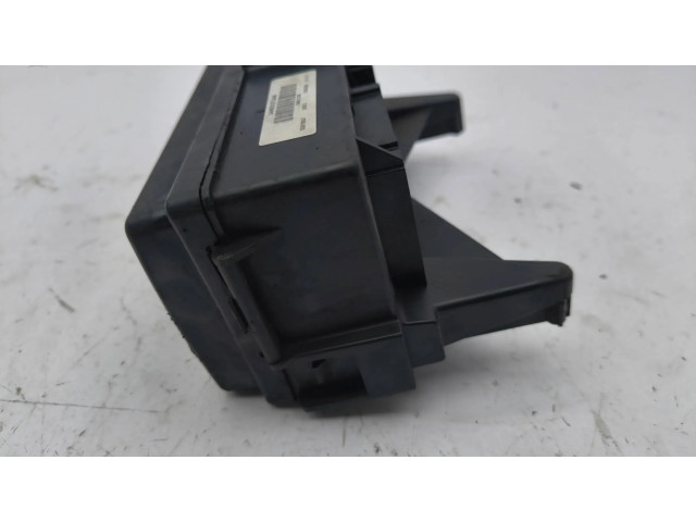 Блок предохранителей 04692073AB   Jeep Grand Cherokee (WK)    