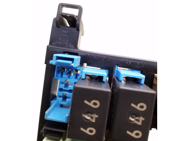 Блок предохранителей 7N0937503, 4H0951253C Volkswagen Caddy