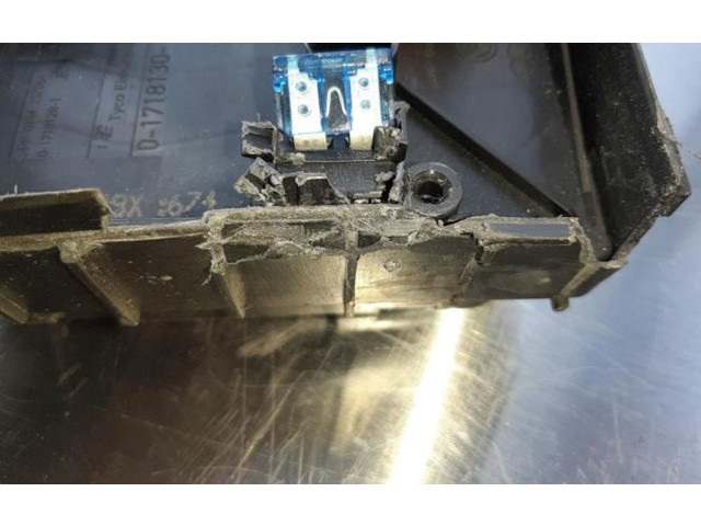 Блок предохранителей  191337960E   Volkswagen Caddy    