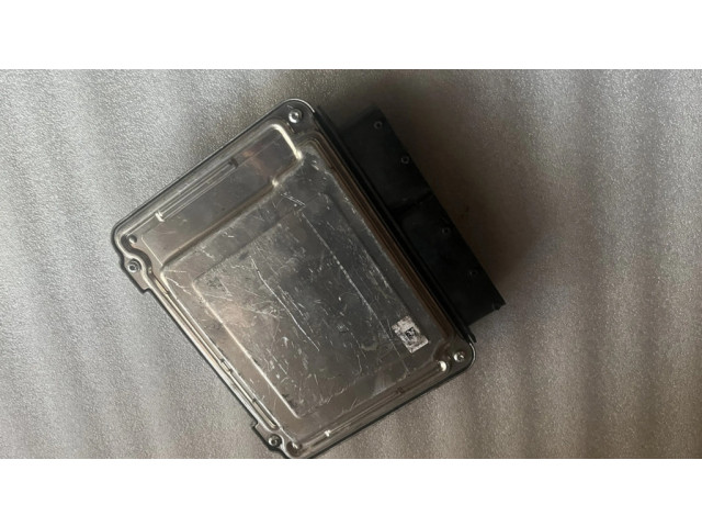 Блок управления двигателя 04E907309   Volkswagen PASSAT B8