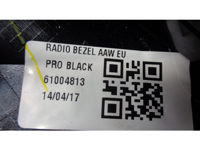 Радио/ проигрыватель CD/DVD / навигация