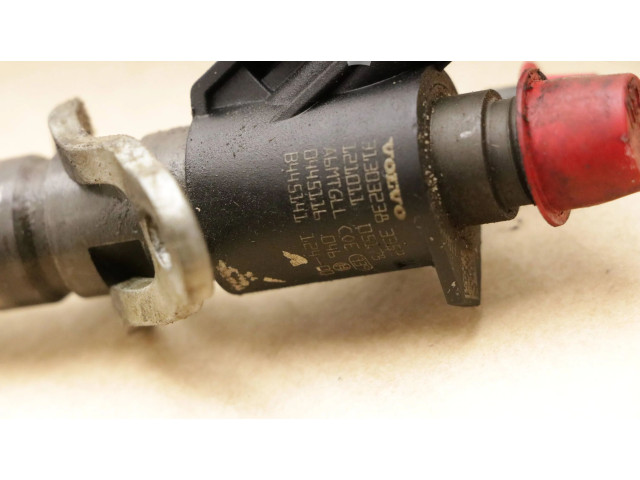 Комплект форсунок 31303238, 30777759    Volvo V70  D 5204 T3 