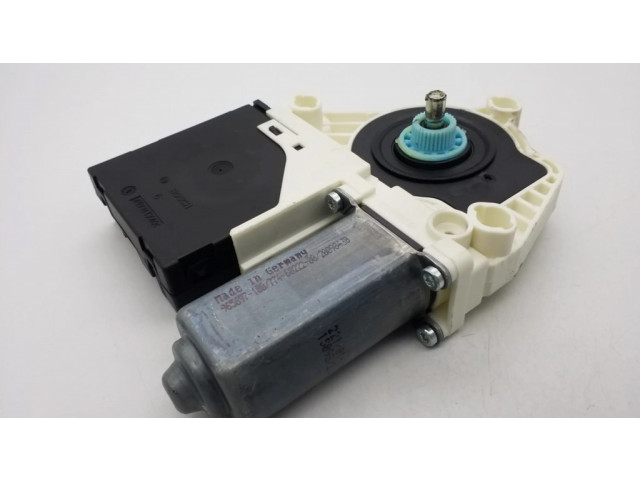 Передний двигатель механизма для подъема окон