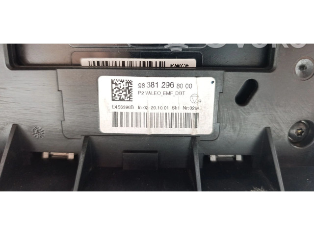 Дисплей    983812968000   Peugeot 2008 II