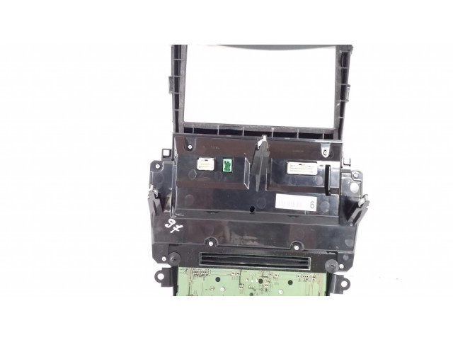 Радио/ проигрыватель CD/DVD / навигация