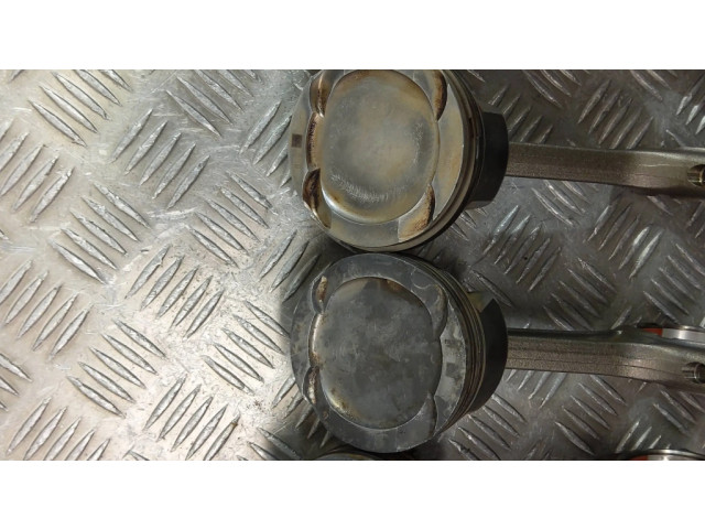  Поршень B48 7620971  BMW X3 G01 для бензинового двигателя 2.0