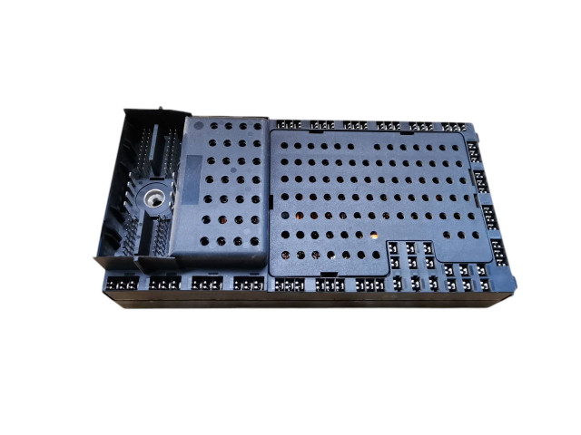 Блок предохранителей 9494673 Volvo S80