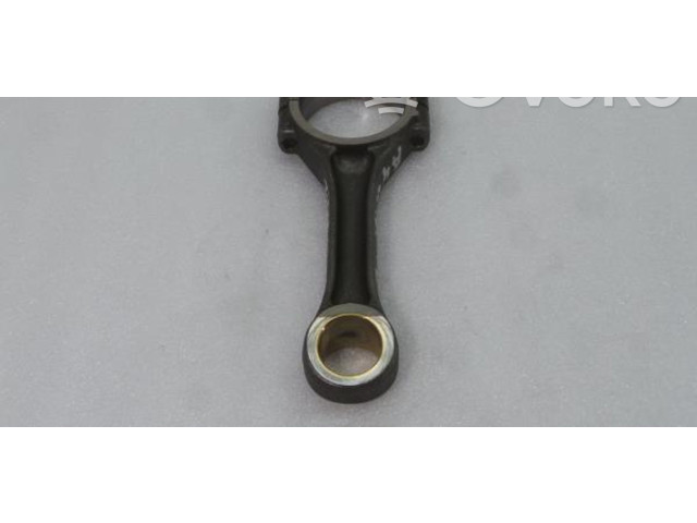 Píst 038J Audi RS4 B8