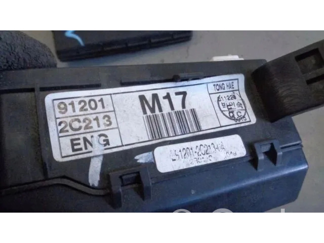 Блок предохранителей     Hyundai Coupe    