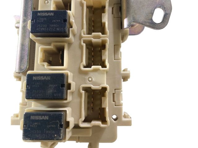 Блок предохранителей 243504CL0B, 252307990A Nissan Rogue