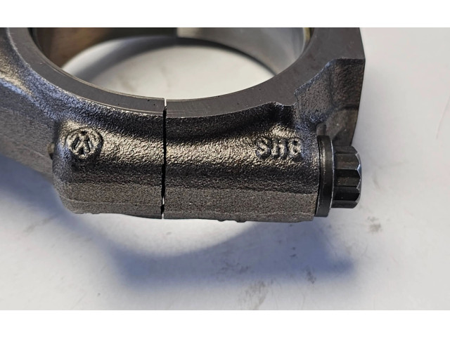 Píst 026038J Volkswagen Tiguan CBB