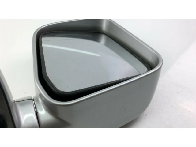 Боковое стекло в середине кузова