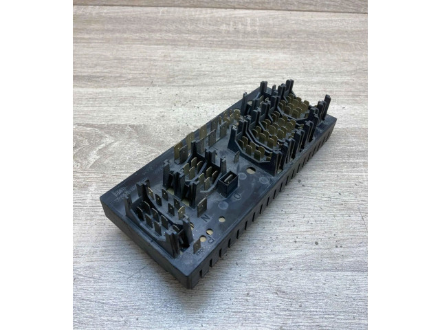   Pojistková skříňka 443941822A   Audi 80 90 S2 B4 1991