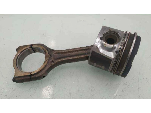 Píst Citroen C4 I 1.6