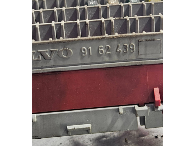 Блок предохранителей  9162439   Volvo V70    