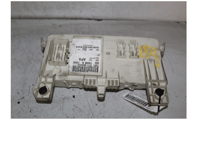 Pojistková skříňka Ford Focus C-MAX 2003