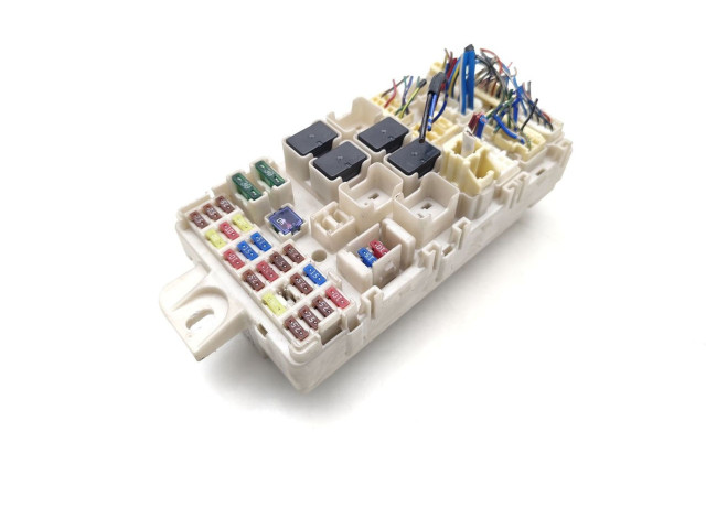 Блок предохранителей Mitsubishi L200