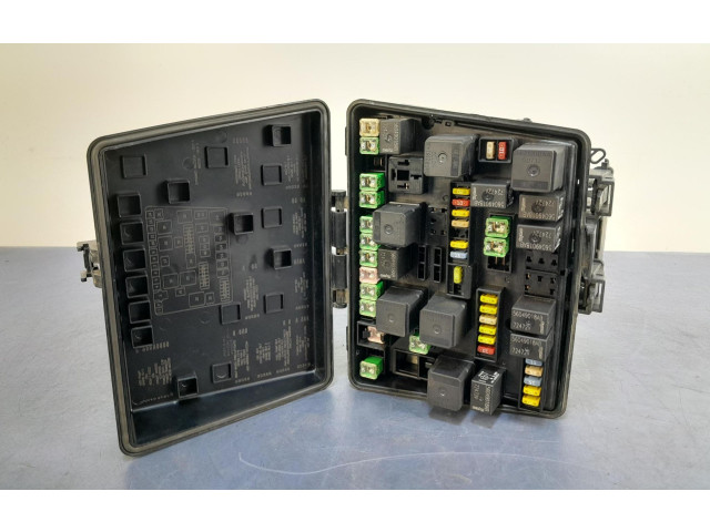 Pojistková skříňka P0472783, P0472783 Chrysler Pacifica 2007