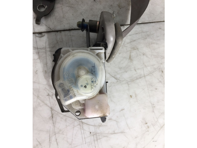 Третий рядный ремень безопасности