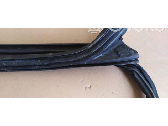 Уплотнительная резина (на багажник дверях) Ferrari F8 Spider 2019 - года