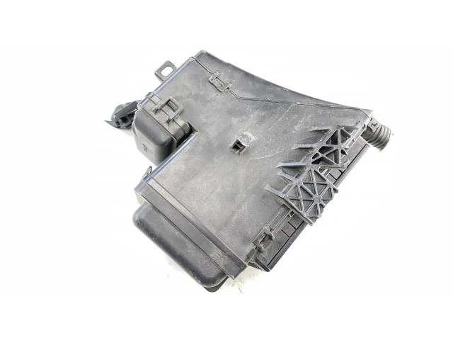   Pojistková skříňka    Toyota Harrier II XU30 2007