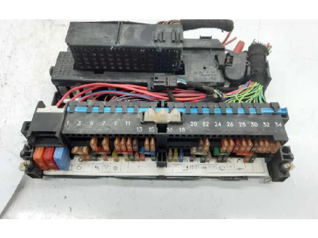 Блок предохранителей 8364542   BMW X3 E83    