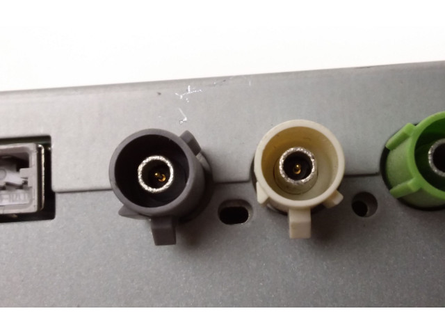 Радио/ проигрыватель CD/DVD / навигация