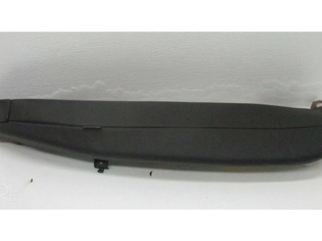 Боковая отделка у заднего сиденья (верх)