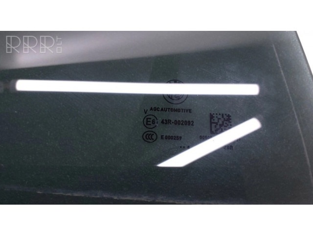 Основное стекло задних дверей