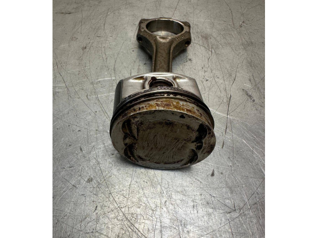 Поршень с шатуном AAA 021e Volkswagen Golf III