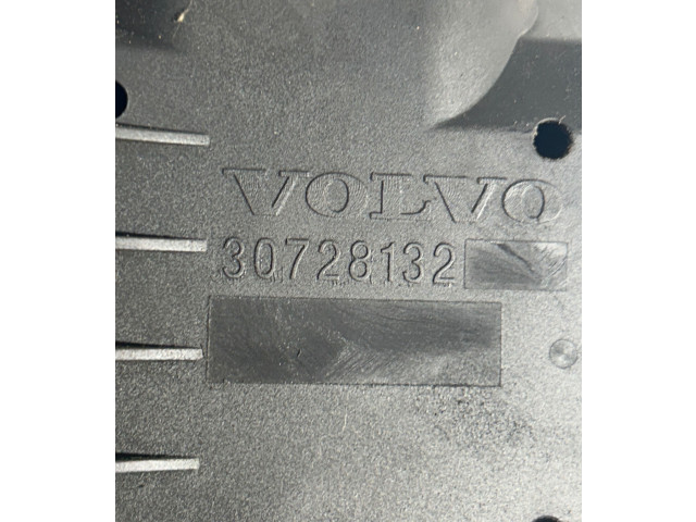 Блок предохранителей  30728132   Volvo V70    