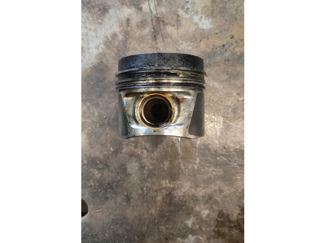  Поршень    Skoda Superb B6 (3T)  