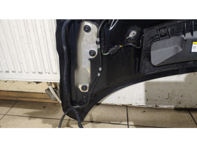 Капот двигателя