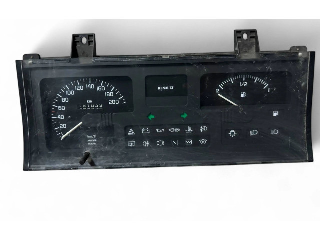 Панель приборов Renault Clio I