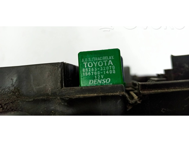 Блок предохранителей  8826332070, 1567001400   Toyota Prius (XW20)    