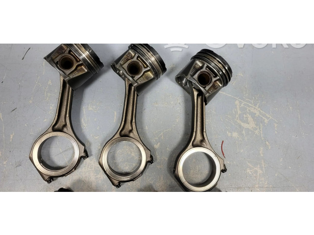 Píst 059J Audi A4 S4 B6 8E 8H