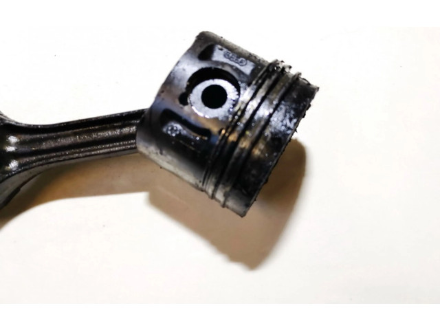 Поршень с шатуном Volkswagen Golf III