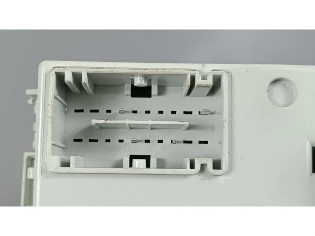   Pojistková skříňka 68412070AB   Jeep Cherokee 2019